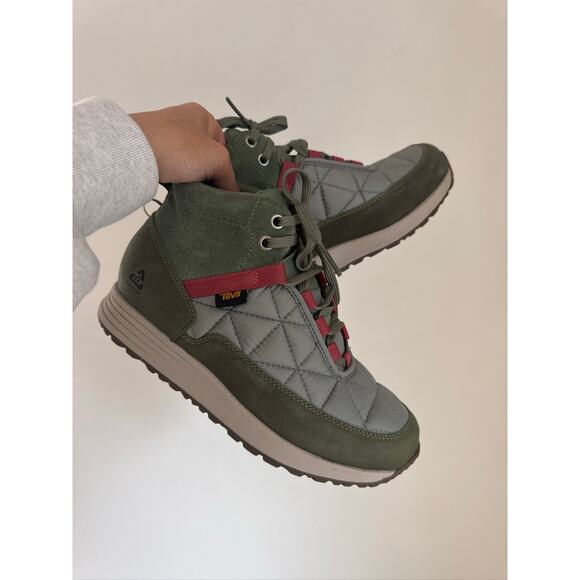 Teva ReEmber Commuter Waterproof Quilted Ankle Boots - Size 7 - Picture 1 of 7